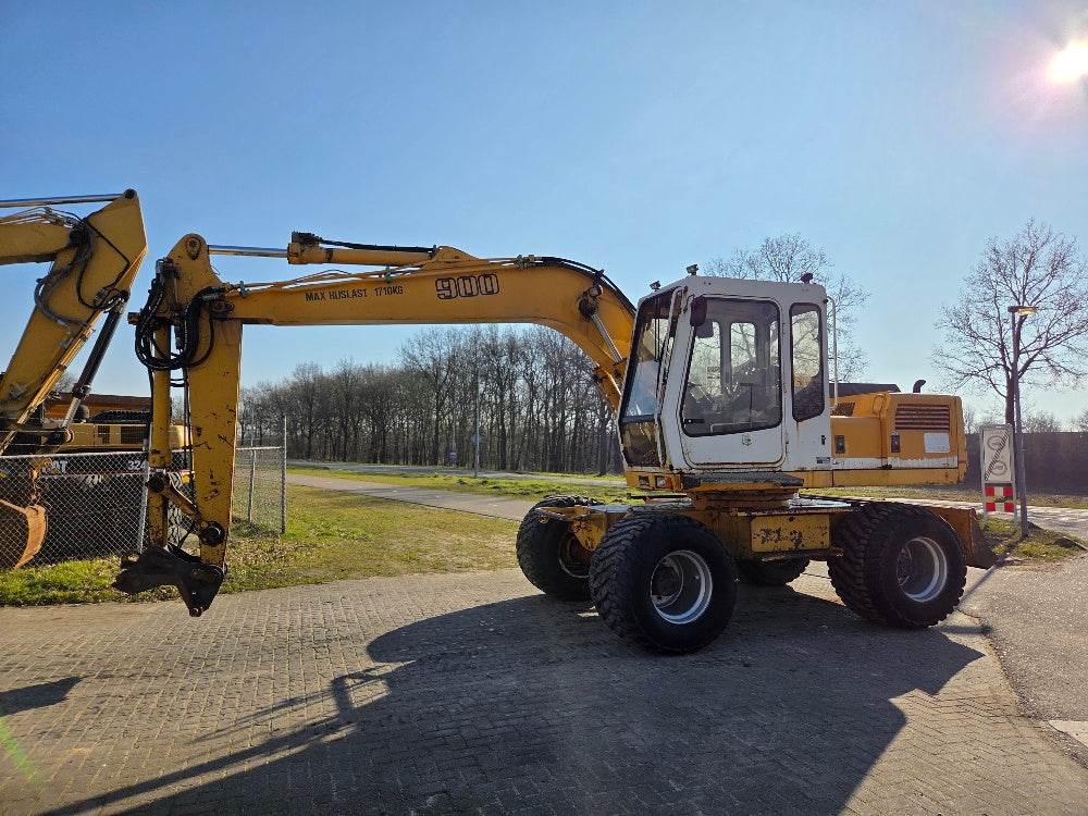 Liebherr A900